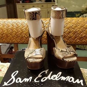 HIGH HEEL OPEN TOE SHOE.